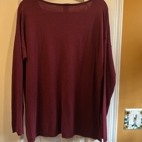 FADED GLORY LIGHT WEIGHT SWEATER BORDEAUX COLOR LONG SLEEVE
SIZE LARGE (12/14) - Picture 6 of 7